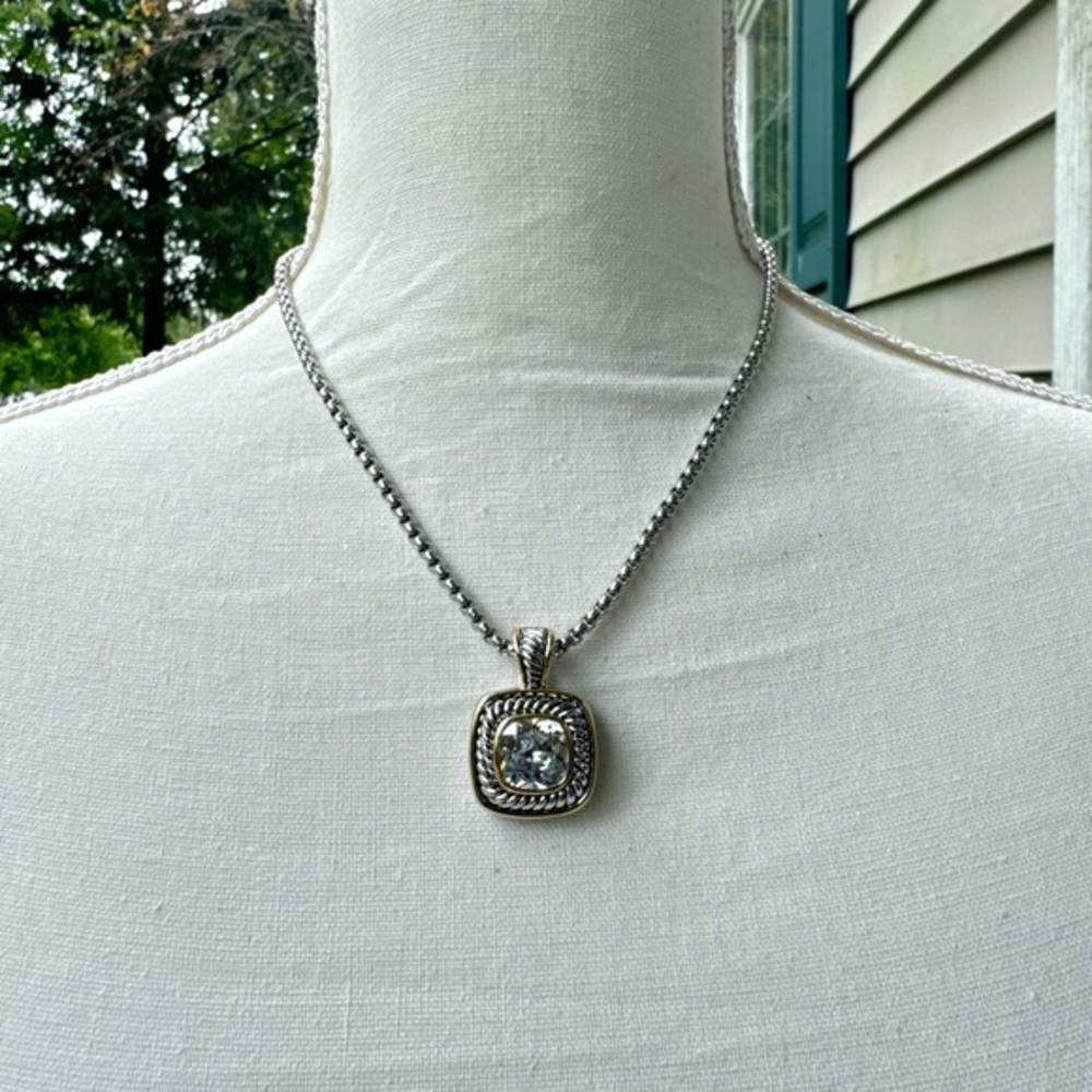 Elegant Silver Necklace with Crystal Pendant
